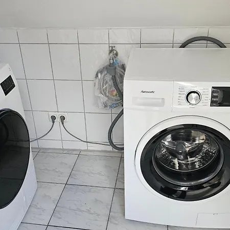 Grosse Vollausgestattete 5-zimmer Mit Parkplatz Naehe Der Autobahnen A2 Und A30 Apartment Lohne (North Rhine-Westphalia)