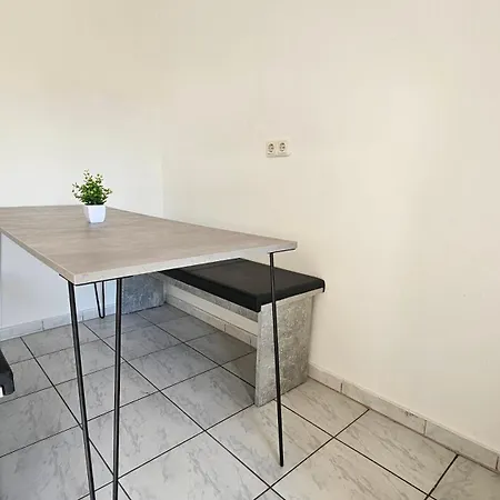 Apartment Grosse Vollausgestattete 5-zimmer Mit Parkplatz Naehe Der Autobahnen A2 Und A30 Lohne (North Rhine-Westphalia)