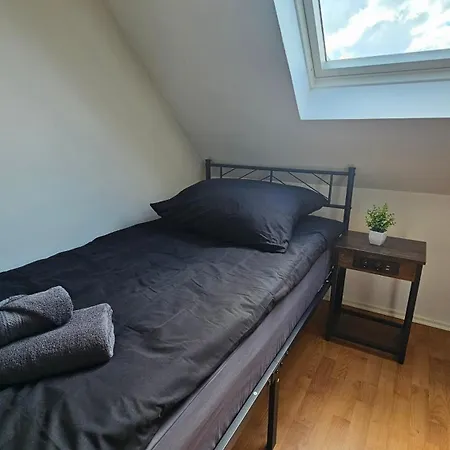 Grosse Vollausgestattete 5-zimmer Mit Parkplatz Naehe Der Autobahnen A2 Und A30 *