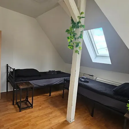 Grosse Vollausgestattete 5-zimmer Mit Parkplatz Naehe Der Autobahnen A2 Und A30 Apartment *