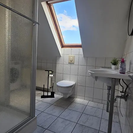 Grosse Vollausgestattete 5-zimmer Mit Parkplatz Naehe Der Autobahnen A2 Und A30 Appartamento