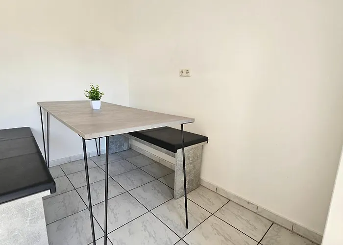 Lejlighed Grosse Vollausgestattete 5-zimmer Mit Parkplatz Naehe Der Autobahnen A2 Und A30 Lohne (North Rhine-Westphalia)