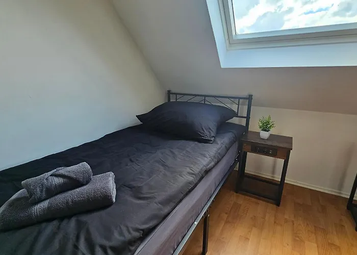 Grosse Vollausgestattete 5-zimmer Mit Parkplatz Naehe Der Autobahnen A2 Und A30 *