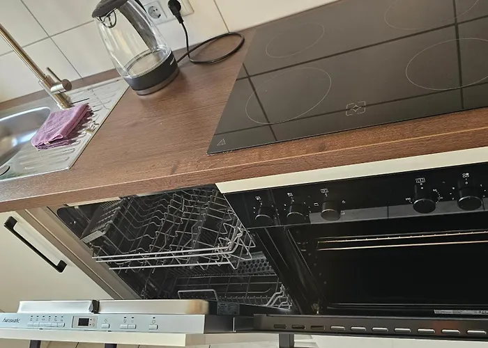 Grosse Vollausgestattete 5-zimmer Mit Parkplatz Naehe Der Autobahnen A2 Und A30 * Lohne (North Rhine-Westphalia)